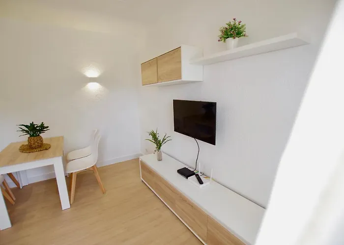 Apartment V&v Lloret: Garden With Pool, 150m From Canyelles *